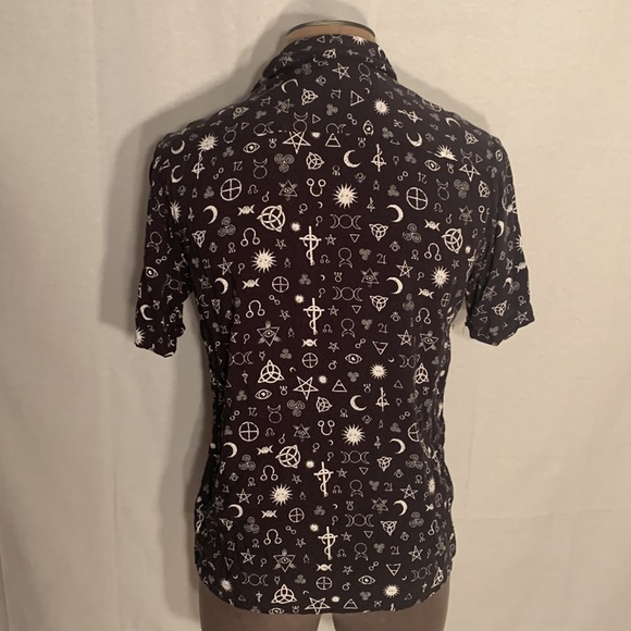 Cryptic button down - Picture 2 of 2